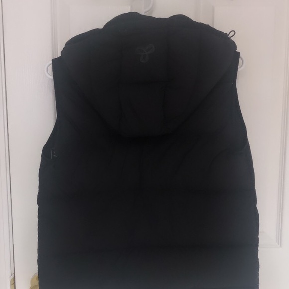 SOLD Aritzia Super Puff (BLACK) - Picture 4 of 12